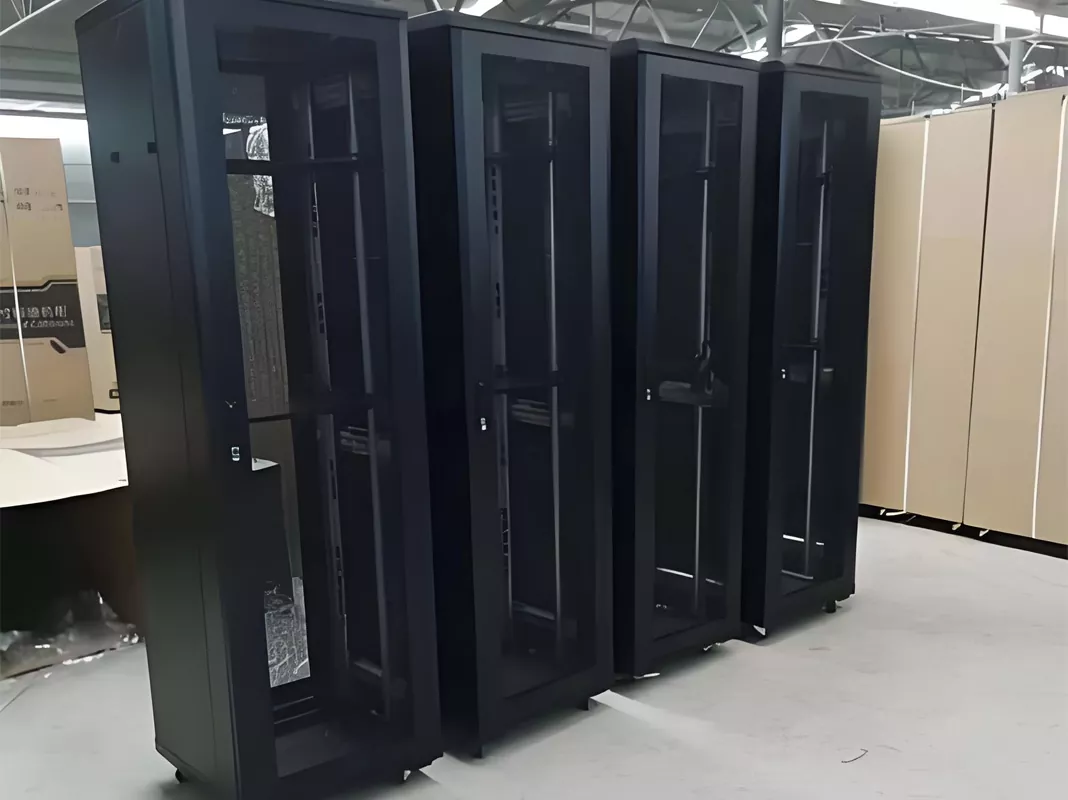 خزانة شبكة غرفة الكمبيوتر