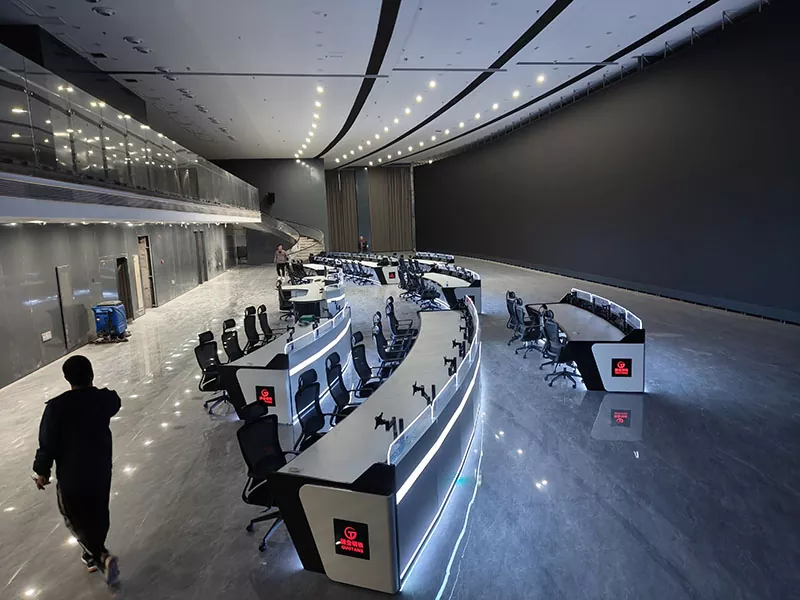 وحدة تحكم مراقبة منحنية